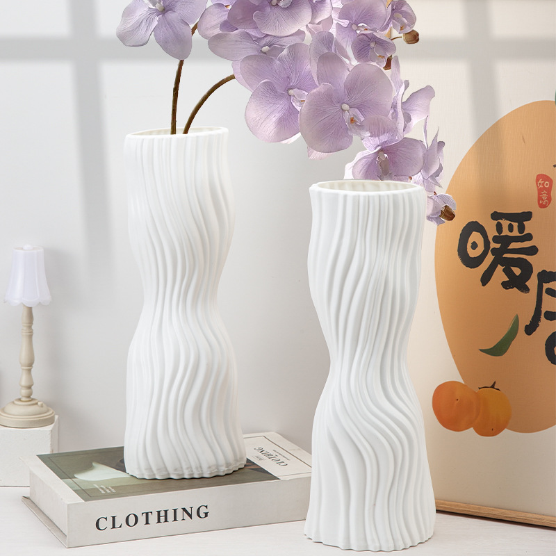 Manufacturer Wholesale White Vertical Striped Hydroponic Vase Imitation Ceramic Plastic Vase Refillable Water Flower Vase Living Room Decoration