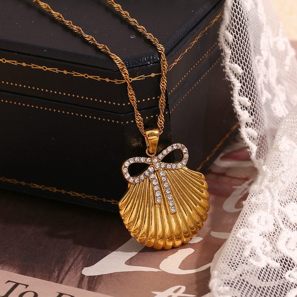 Scallop Stainless Steel Pendant Necklace