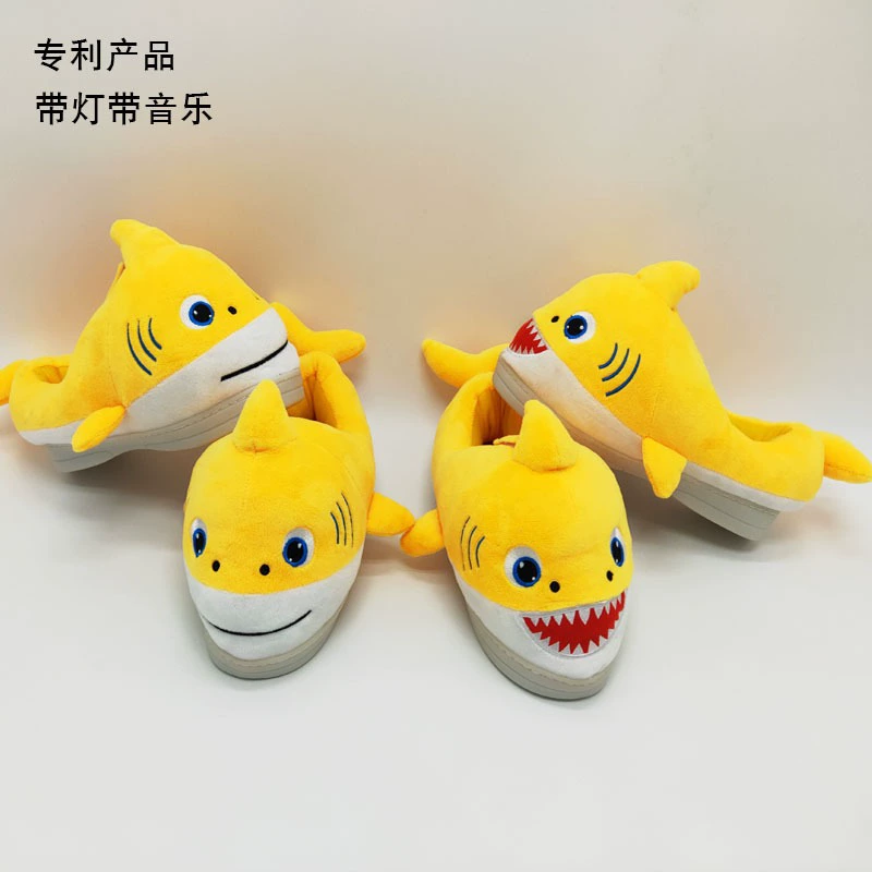 Детские тапочки-акулы из хлопка с подсветкой и музыкой, плюшевые тапочки-игрушки, которые могут петь и светиться.