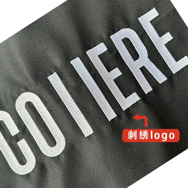 En stock ropa cubierta de polvo no tejida engrosada traje largo cubierta de la capa de la cubierta a prueba de humedad bolsa de polvo de almacenamiento de ropa