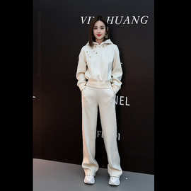 时尚流行运动休闲套装秋冬季新款加厚短款连帽宽松棉服三件套女装