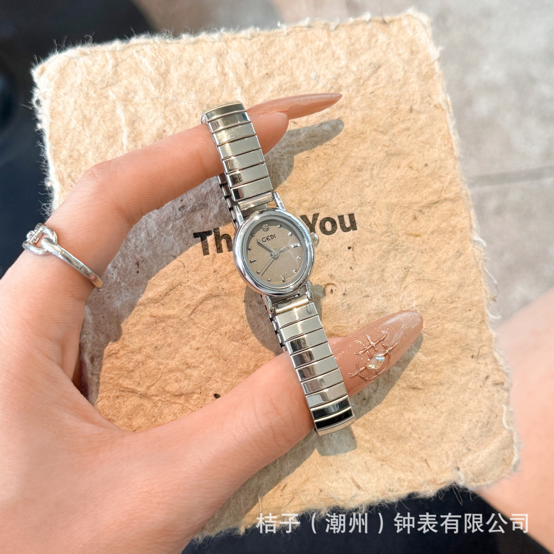 Goldie Quartz Chain with Elastic Band Oval Dial Accessible Luxury Retro Design High-End Women's Watch 13103