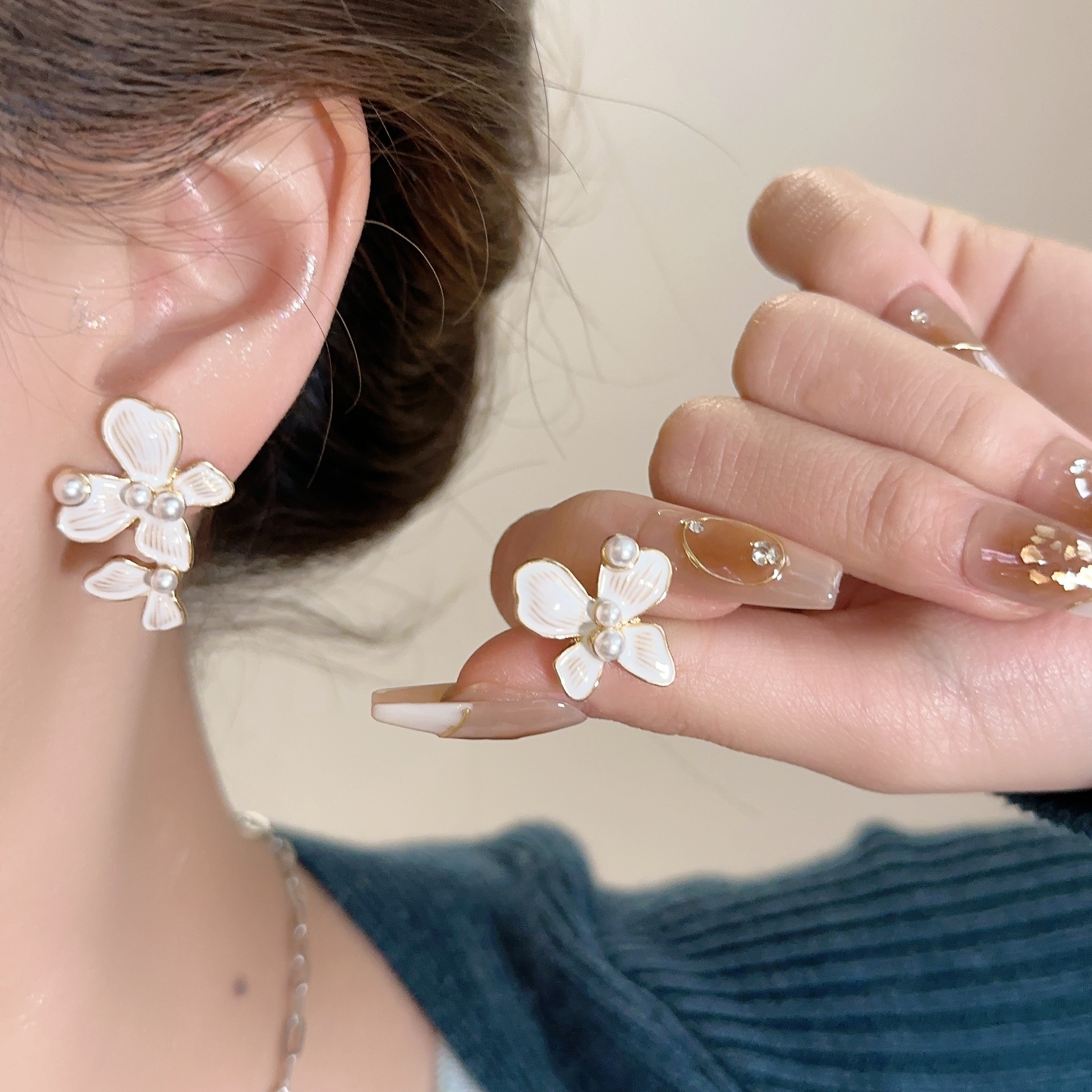 Elegant white asymmetrical design earrings from pearl