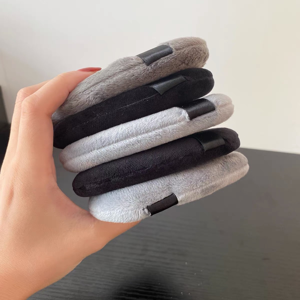 Lengua grande gota de agua polvo puff maquillaje polvo puff miel en polvo puff triángulo señaló negro maquillaje flocado polvo puff suave