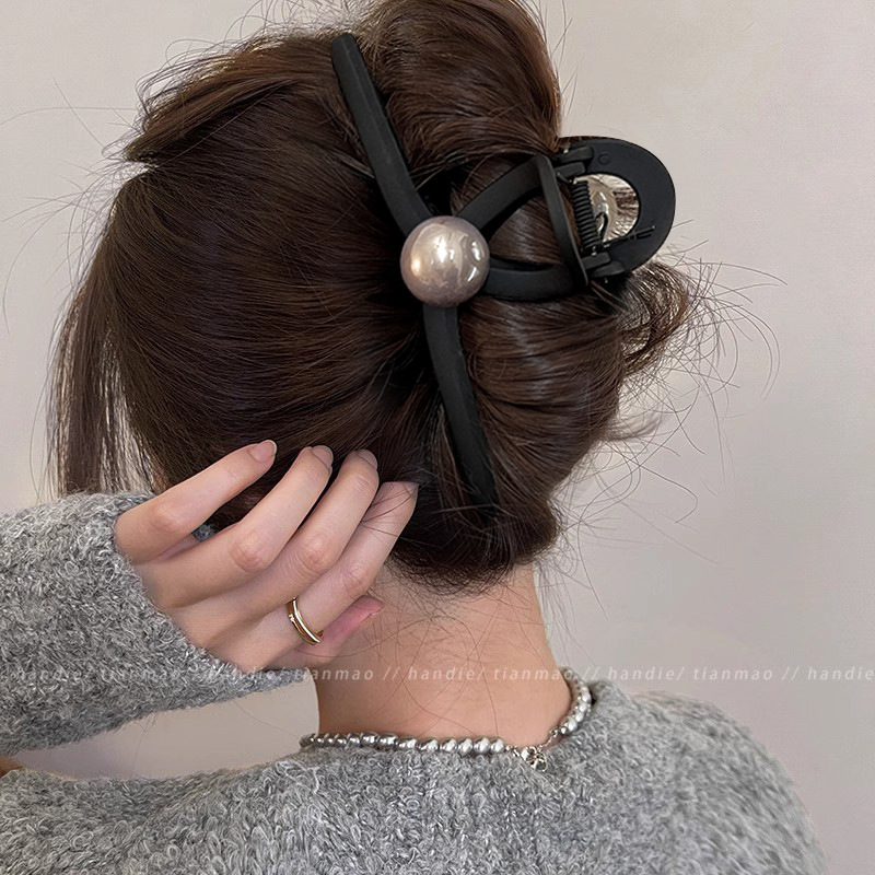 韓国のアクリルのヘアピンの女性の後頭部のヘアクリップの頭飾りネットの赤い真珠のクリップの気質の愛のサメのクリップ