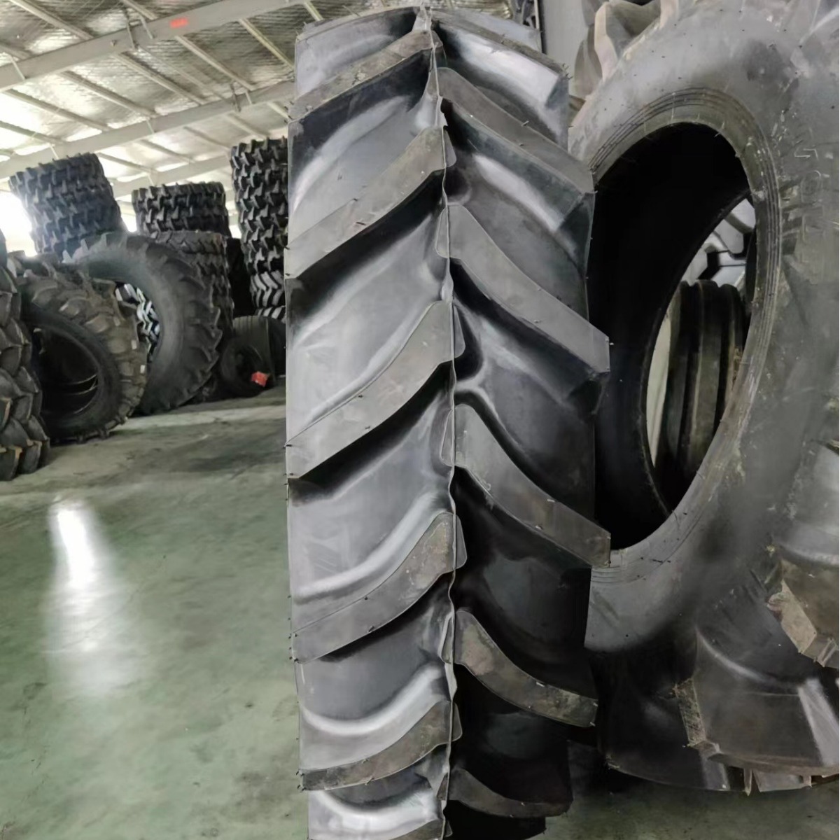 拖拉旱田人字轮胎12.4 13.6 14.9 16.9-24 28 30农用13.6 15.5-38