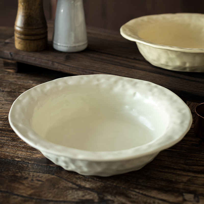 Plato de sombrero de paja pellizcado a mano Plato de comedor doméstico de cerámica Plato de postre Plato de pasta Plato de ensalada Plato de vajilla lindo al por mayor