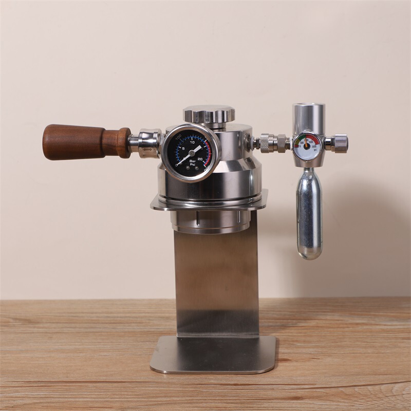 Portable Pneumatic Italian Coffee Maker, Home Use CO2 Small Cylinder Extraction Machine, Outdoor Portable Stainless Steel Espresso Maker Portable Pneumatic Italian Coffee Maker, Home Use CO2 Small Cylinder Extraction Machine, Outdoor Portable Stainless Steel Espresso Maker