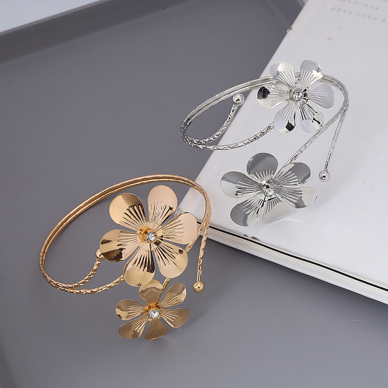 Fashion New Jewelry Bracelet Exaggerated Metal Flower Arm Ring Diamond Open Arm Bracelet display picture 1