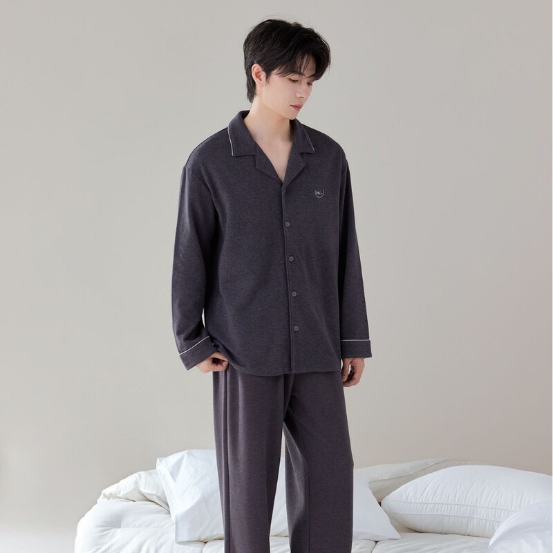 New autumn and winter men's home wear, thick plush long-sleeve pajamas, simple turn-down collar cardigan pajamas, can be worn outside as a set New autumn and winter men's home wear, thick plush long-sleeve pajamas, simple turn-down collar cardigan pajamas, can be worn outside as a set