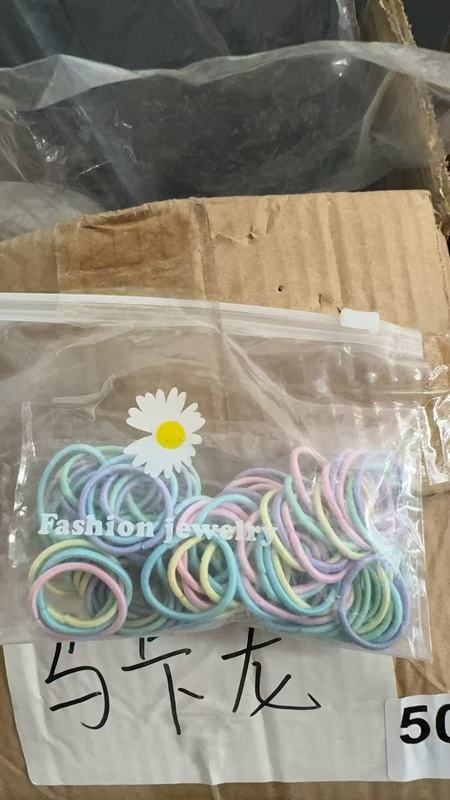 かわいい萌え赤ちゃんの子供のヘアリングの箱の中のひもの小さい皮の筋の高弾力の髪のひものかわいい女の子のカラーは弾力性を傷つけません。|undefined
