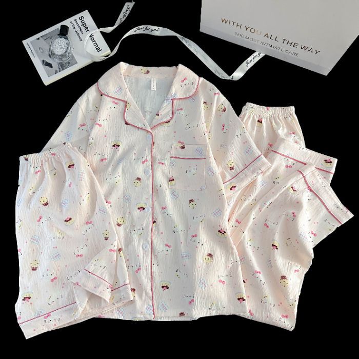 Venta al por mayor transfronteriza de tres piezas nube de algodón solapa cárdigan de dibujos animados pantalones de manga corta pantalones cortos ropa a domicilio traje de pijama de mujer