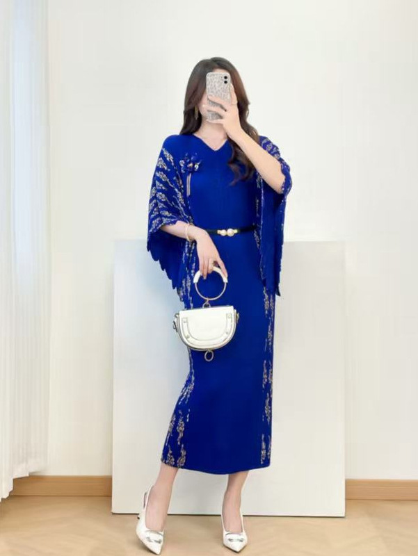 三宅褶皱气质连衣裙女夏季新款百搭v领高端宽松蝙蝠袖中长款裙子|undefined