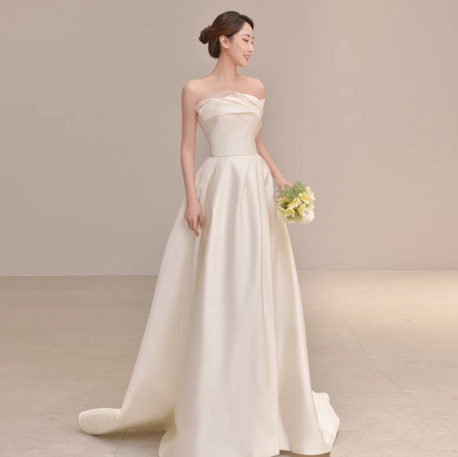 French-Style Light Wedding Dress 2025 New Model, Strapless Simple Satin Gown, High-Quality Texture, Floor-Length Spring Wedding Dress