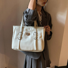 英伦复古邮差包包女2023新款学院通勤都市公文包百搭大容量托特包