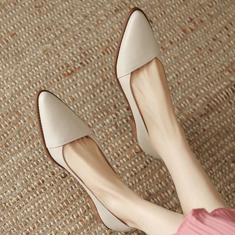 Fashionable demi-season shoes pointed-toe low-cut made of soft…