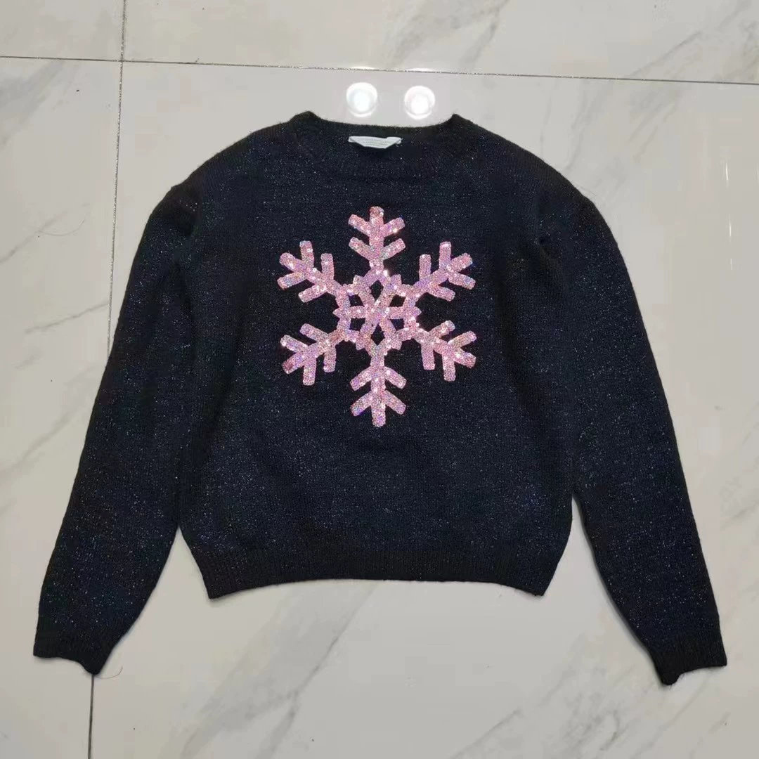 Ногти-с sequins, вязаный свитер с круглым воротником, с вышивкой