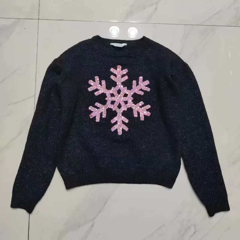 Ногти-с sequins, вязаный свитер с круглым воротником, с вышивкой