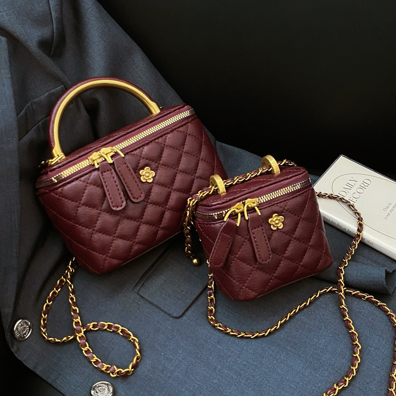 New Women's Bag 2026 Shoulder Bag Summer Crossbody Versatile Niche Quilted Fashion Korean Style Trendy Small Bag