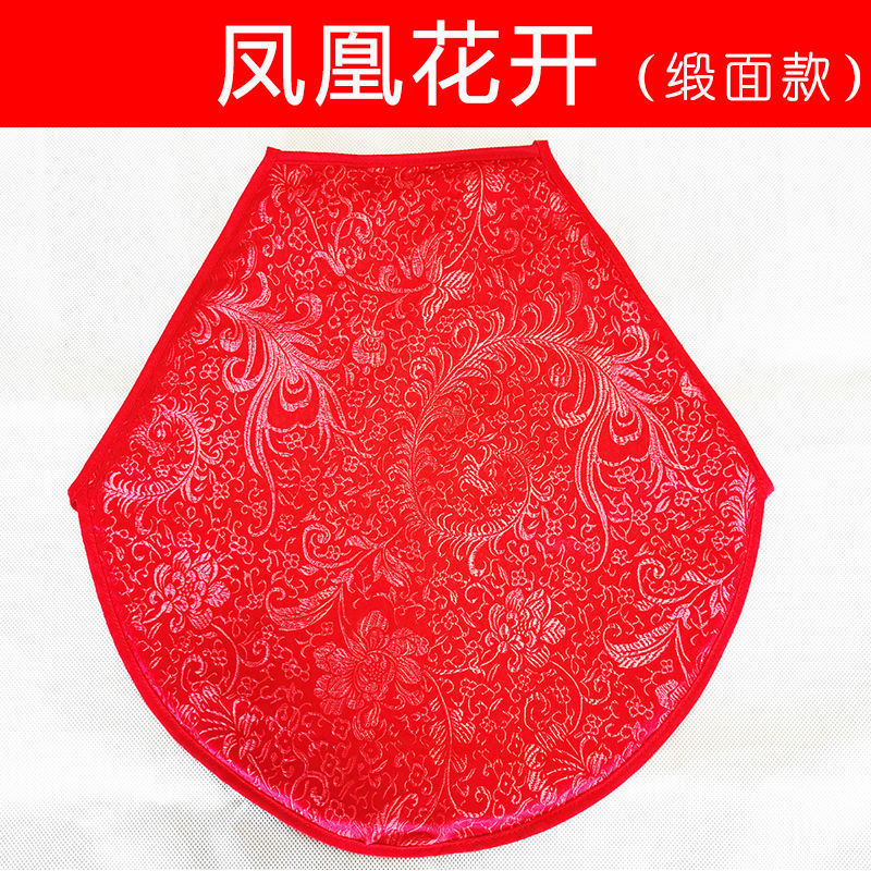 Adult Mugwort Belly Band Ai Rong Du Dou Cotton Herbal Waist Wrap with Moxa Wool Filling for Warmth and Daily Wellness in use