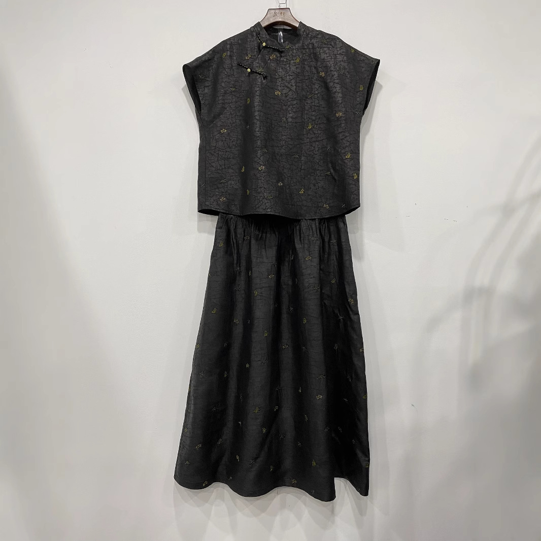 华轩顺德香云纱刺绣套装女士夏新品黑龟新中式盘扣小衫百搭两件套