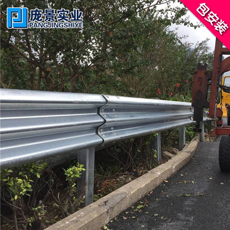 高速公路波形护栏板双三波乡村道路镀锌钢喷塑隔离防撞防护栏厂家
