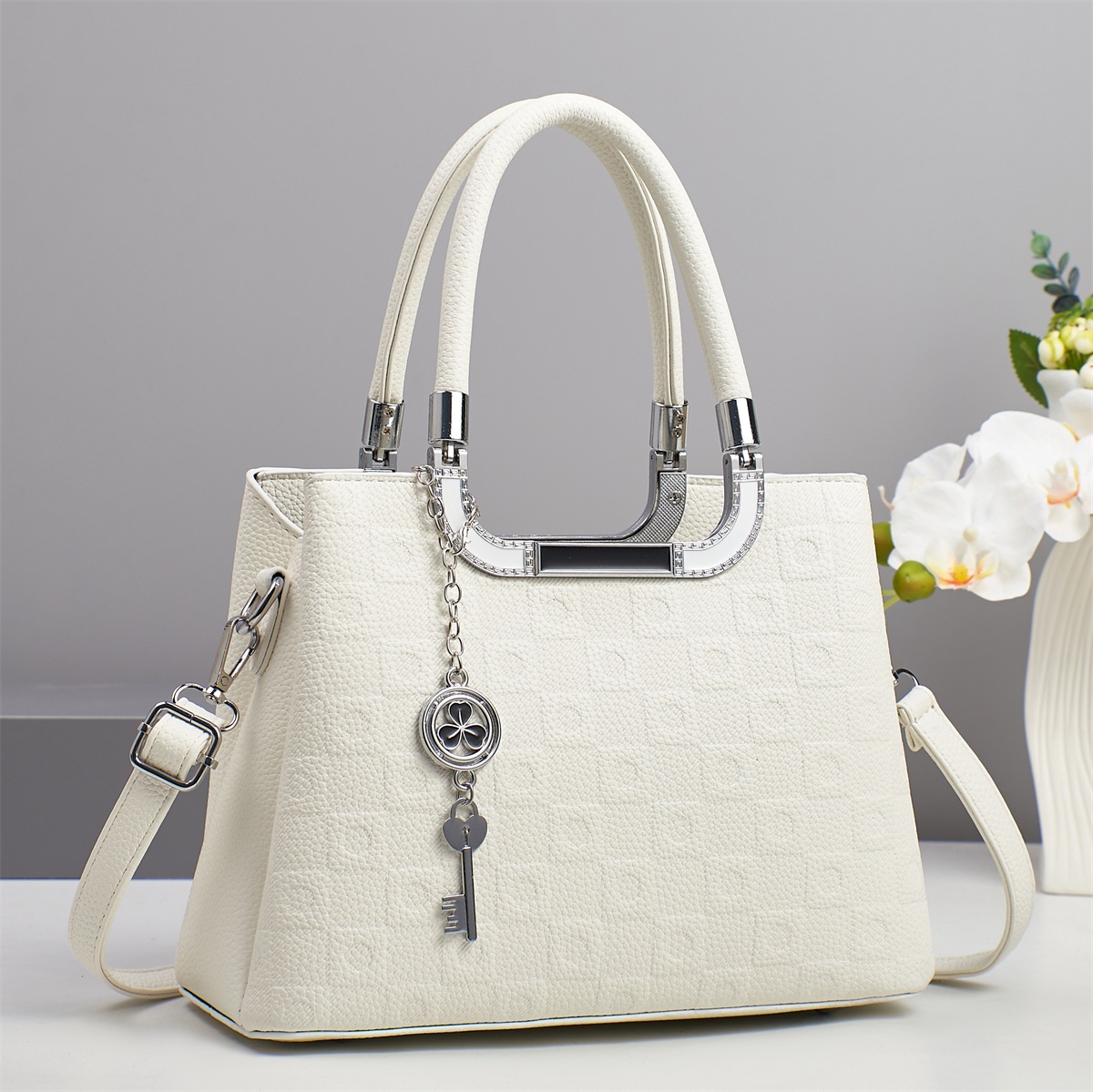 2025 marca atmósfera para enviar a la madre bolso de mano de las mujeres de mediana edad bolso de mensajero de todo fósforo nuevo sentido de alta calidad de gran capacidad