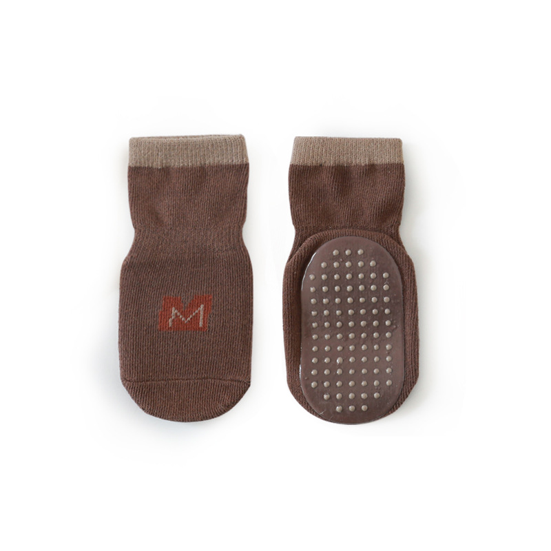 Fábrica de la industria de la primavera y otoño al por mayor personalizada calcetines de piso para niños antideslizantes dispensadores de pegamento para niños y niñas calcetines para niños pequeños