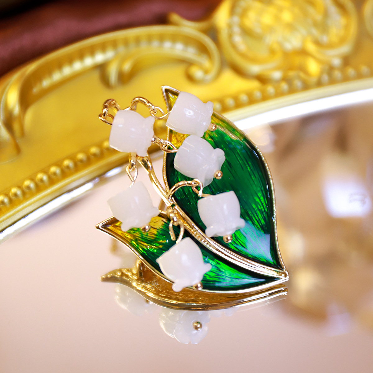 New Fashionable Enamel Lily of the Valley Brooch with Unique Design, Alloy Oil-Drip Flower Brooch, High-End Clothing Accessory Pin