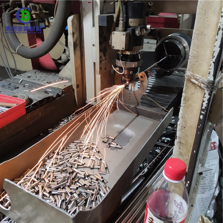 不锈钢管小公差精密切割空心小圆管多角度开孔镂空钢管三维激光切