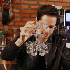 アマゾン 白ワイン 赤ワイン 分注器 6カップ 洋酒 ヨーロピアンスタイル 模造ガラス 家庭用ワインセット 発光デザイン