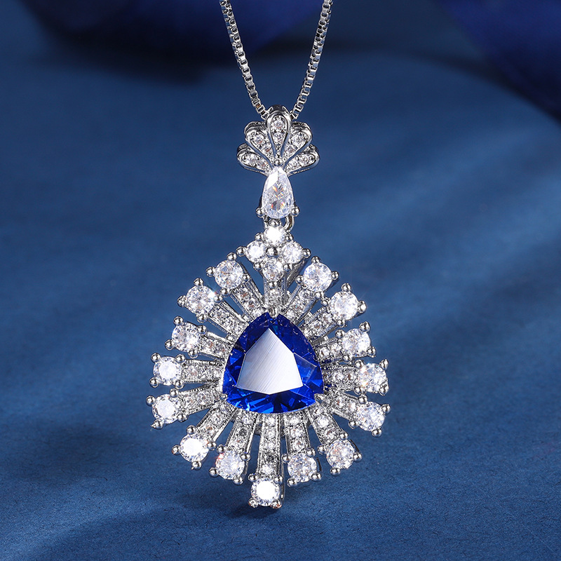 Zhuang sheng joyería europea y americana retro simulación colorido tesoro grasa triángulo hueco con incrustaciones de temperamento colgante collar 10*10