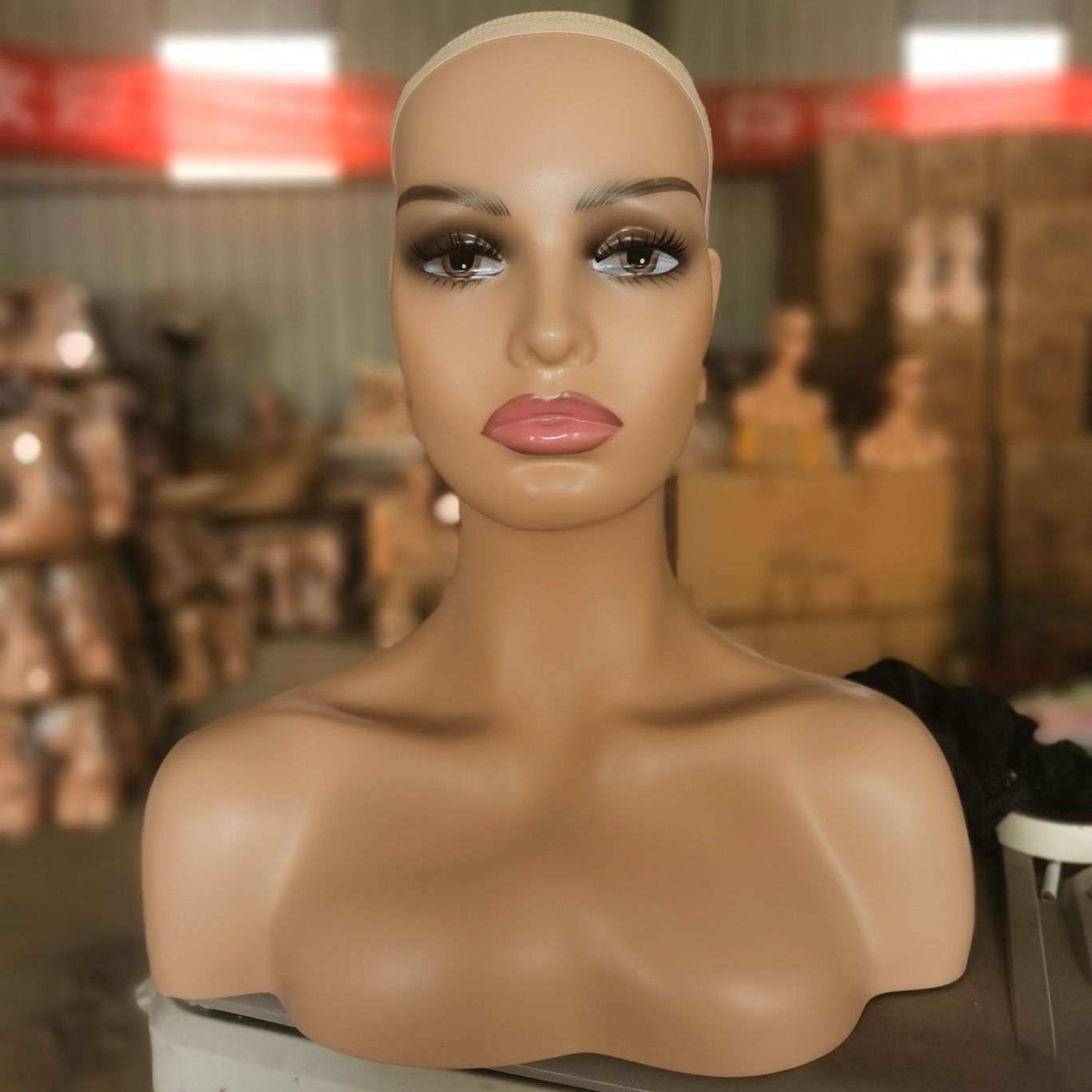 Maniquí Cabeza Femenina para Pelucas y Sombreros de Plástico para Exhibición y Fotografía