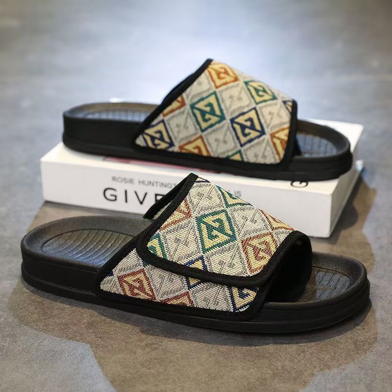 Nuevas zapatillas de pareja de verano para hombres con suela suave de moda coreana personalidad vacaciones zapatillas juveniles