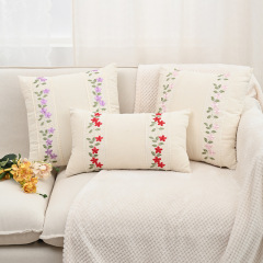 小清新刺繍抱き枕クッションバラの花は枕のソファーのベッドの頭の腰に寄りかかって、現代のシンプルなins抱き枕カバーに寄りかかっています。