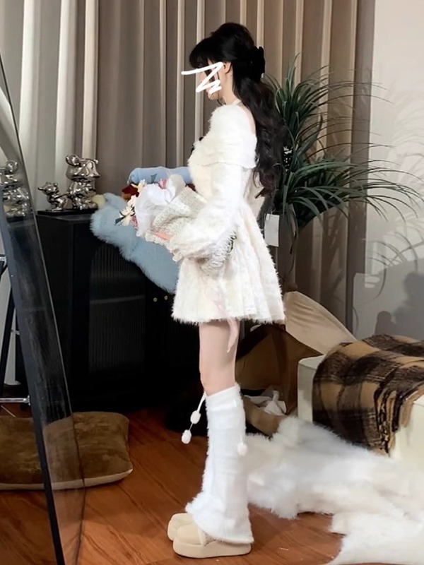 甜美氛围感白色蕾丝挂脖连衣裙女2025秋冬新款温柔显瘦蓬蓬短裙子|undefined