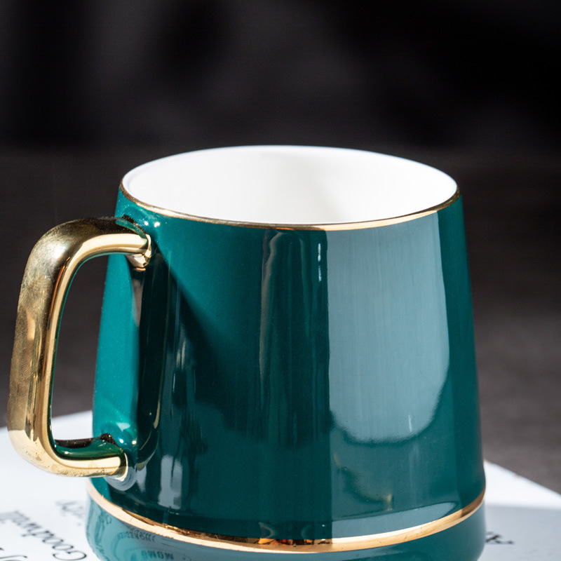 Taza de dos colores Taza de café verde oscuro Bronceado Taza de cerámica verde militar con tapa Cuchara Caja de regalo Bolsa con LOGOTIPO