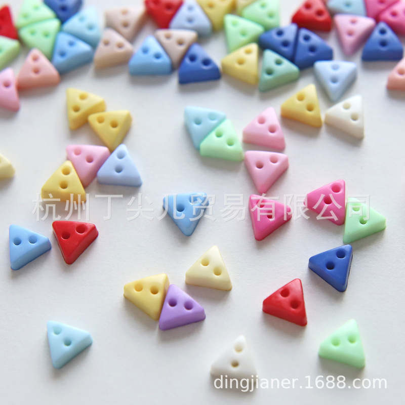 6mm mini triangular two-hole buttons, BJD cotton doll accessories, doll clothing buttons, handmade DIY, extra-small buttons