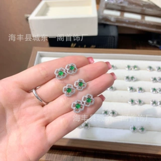 厂家批发s925纯银镶嵌危料阳绿翡翠四叶草耳钉小清新夏日精致女款