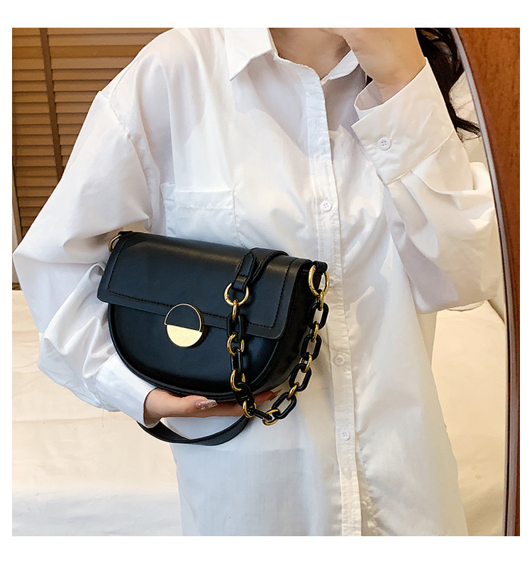 Textured Small Bag Autumn And Winter New Fashion Niche Chain Shoulder Messenger Bag Saddle Bag display picture 2