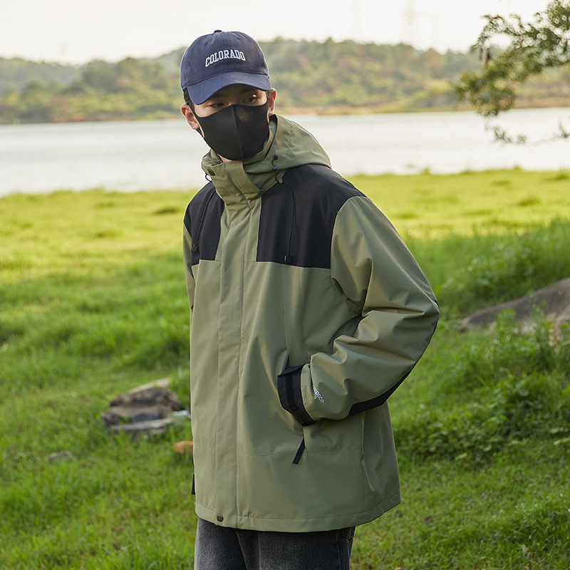 Hombres y mujeres tres en uno al aire libre desmontable a prueba de viento impermeable ropa de trabajo de montaña abrigo caliente logotipo impreso
