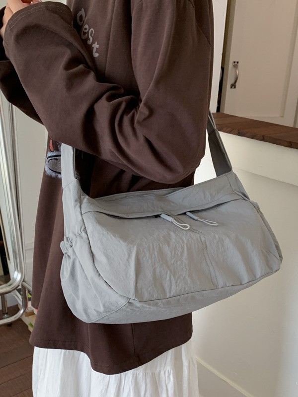 Fashionable nylon one-shoulder bag