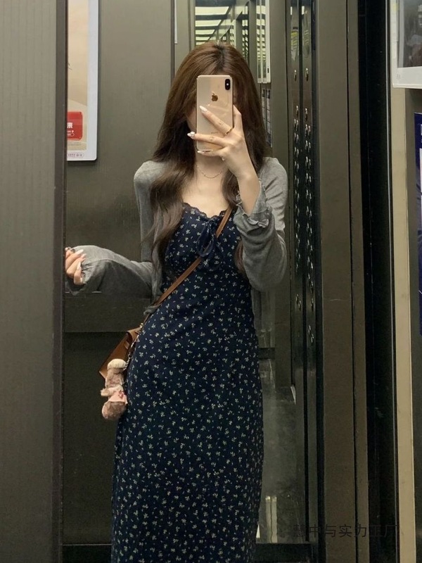 夏日2025新款藏蓝色碎花吊带连衣裙小个子修身显瘦绝美长裙两件套|undefined
