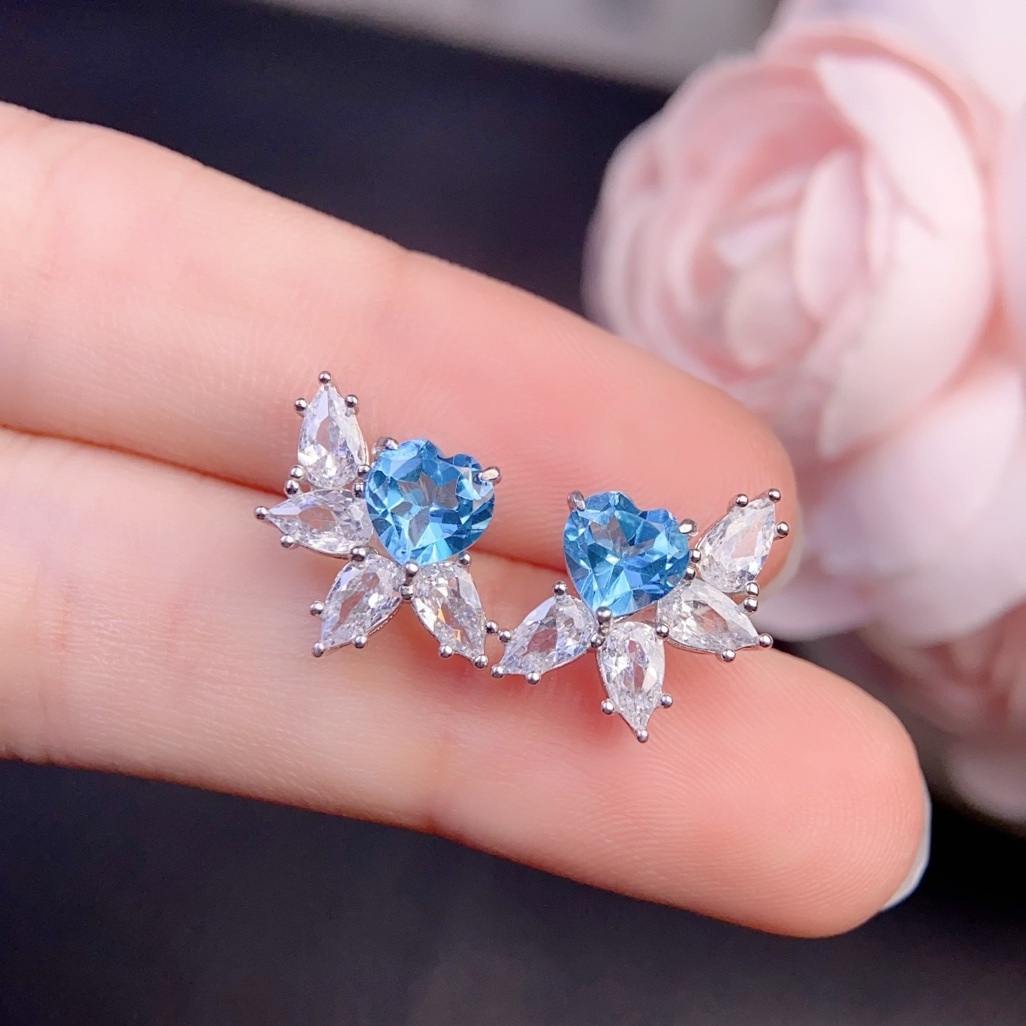 Natural topaz earrings with a flawless main stone size of 6*6mm. 925 silver finely crafted inlay