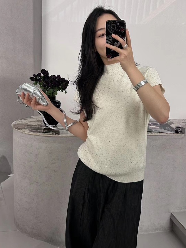 菲媛早秋新款设计感圆领套头安迪绒上衣 重工烫钻短袖打底衫女|undefined