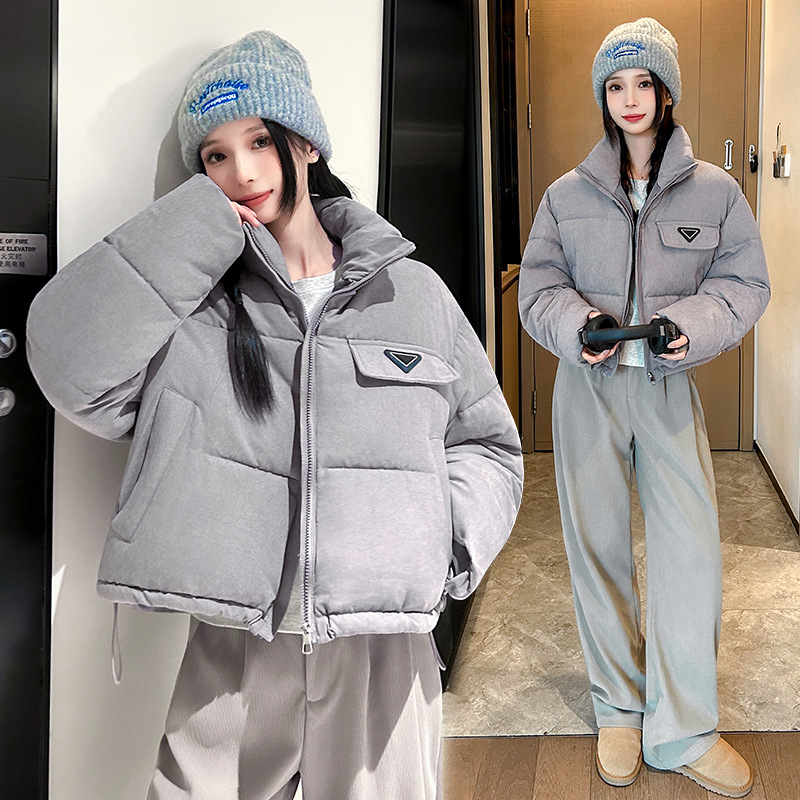Invierno de 2025 nuevo temperamento de moda femenina simple y grueso hombre pequeño abrigo de algodón de plumón corto