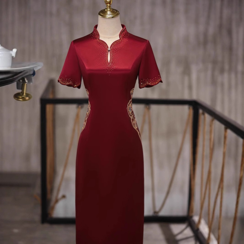 Formal Dress with Intricate Acetate Embroidery and Rhinestones, Luxurious and Elegant, Suitable for Mother of the Bride, Mother-In-Law, Bride, Wedding Banquet, Cheongsam Formal Dress with Intricate Acetate Embroidery and Rhinestones, Luxurious and Elegant, Suitable for Mother of the Bride, Mother-In-Law, Bride, Wedding Banquet, Cheongsam