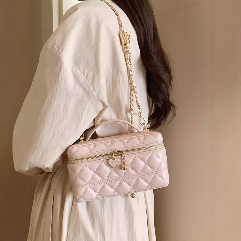 2026 New Small Chanel-style Quilted Pink Box Bag for Women, Chain Crossbody Bag, Fashionable Commuting Handbag