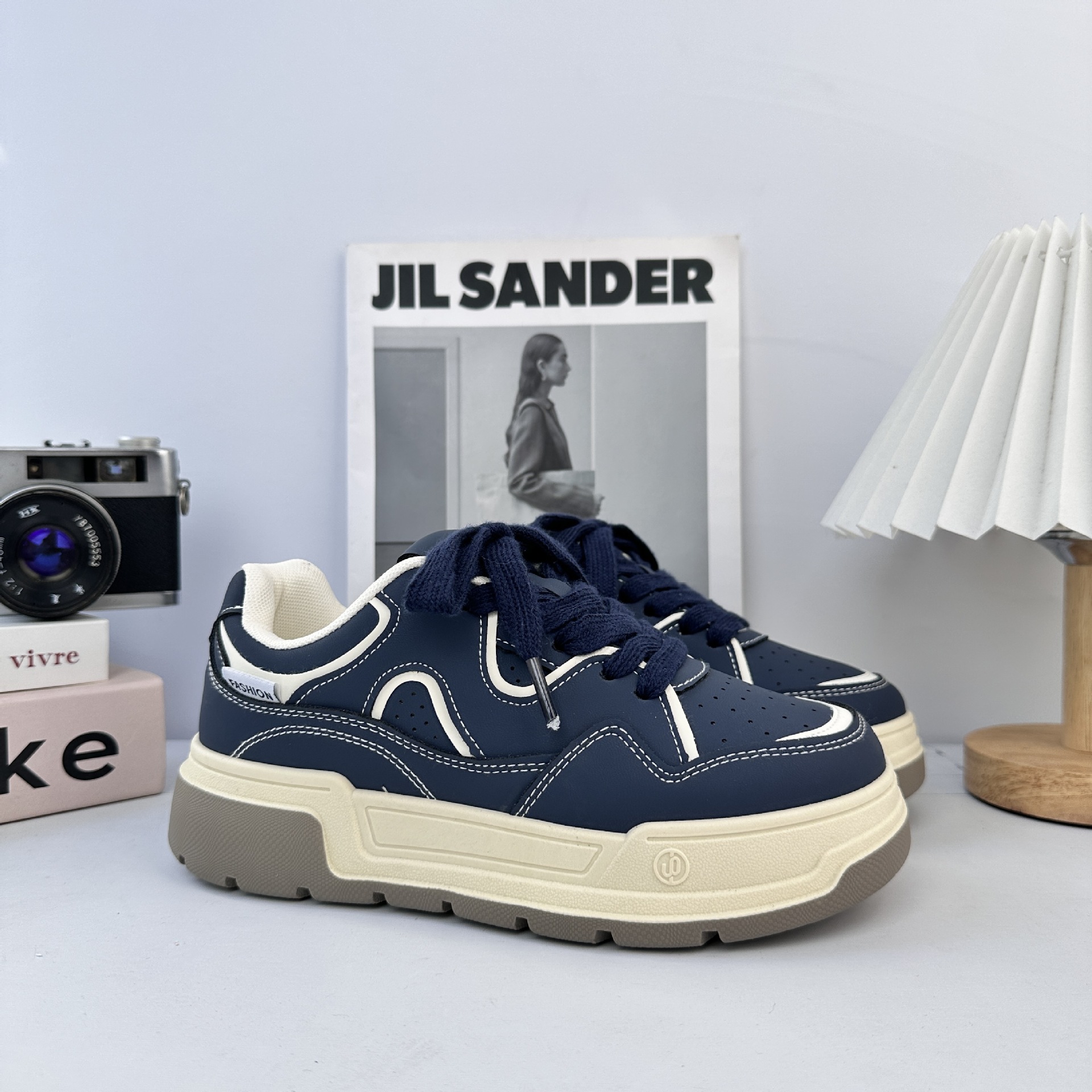 Yuanbo nicho no golpear zapatos de skate para mujeres 2025 nuevo primavera y otoño zapatos blancos de suela gruesa zapatos de pan universal