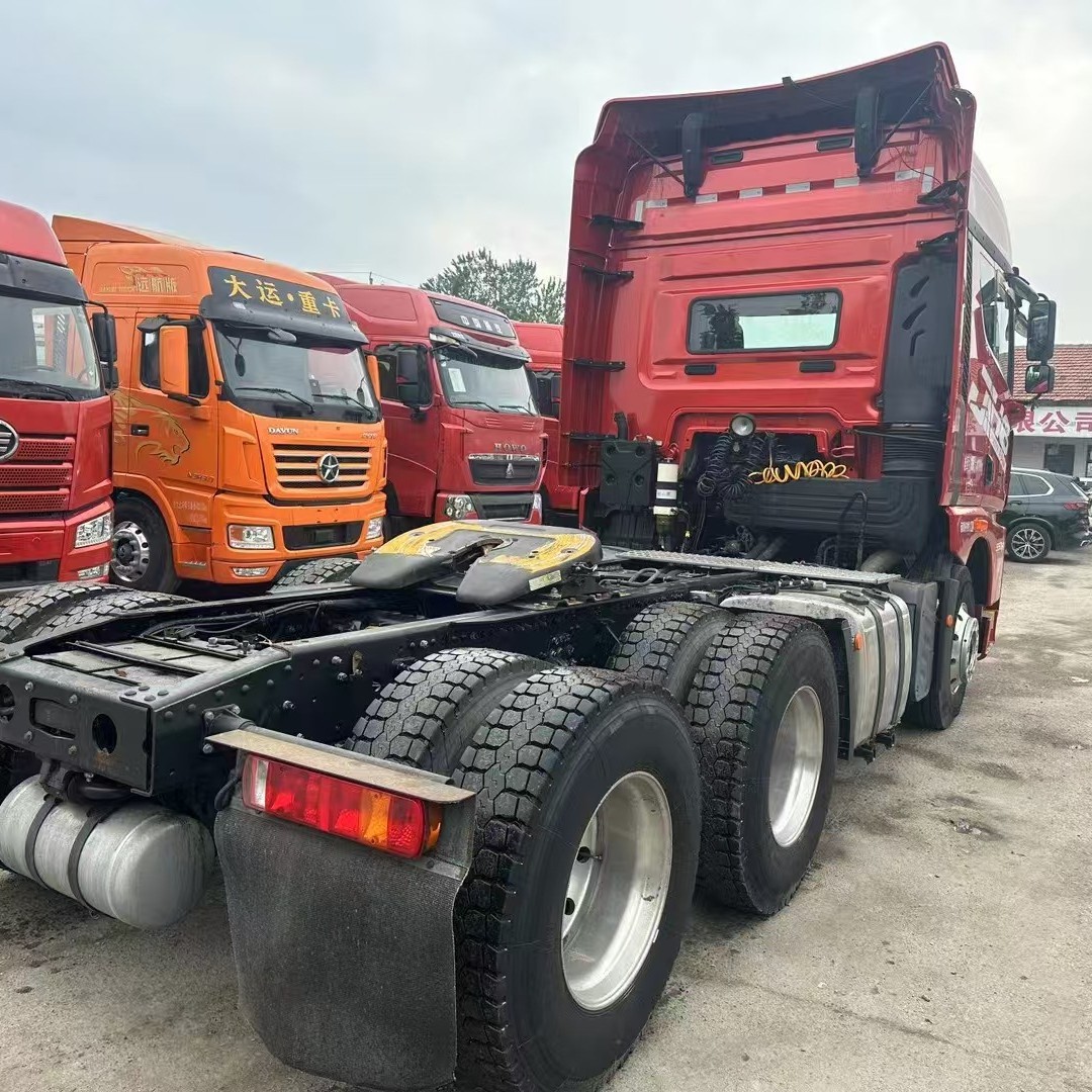 Camión Tractor de Doble Tracción HOWO de Alta Potencia para Muelle